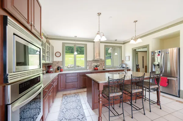 $1,425,000 | 411 Wood Road, Hartford, VT 05059