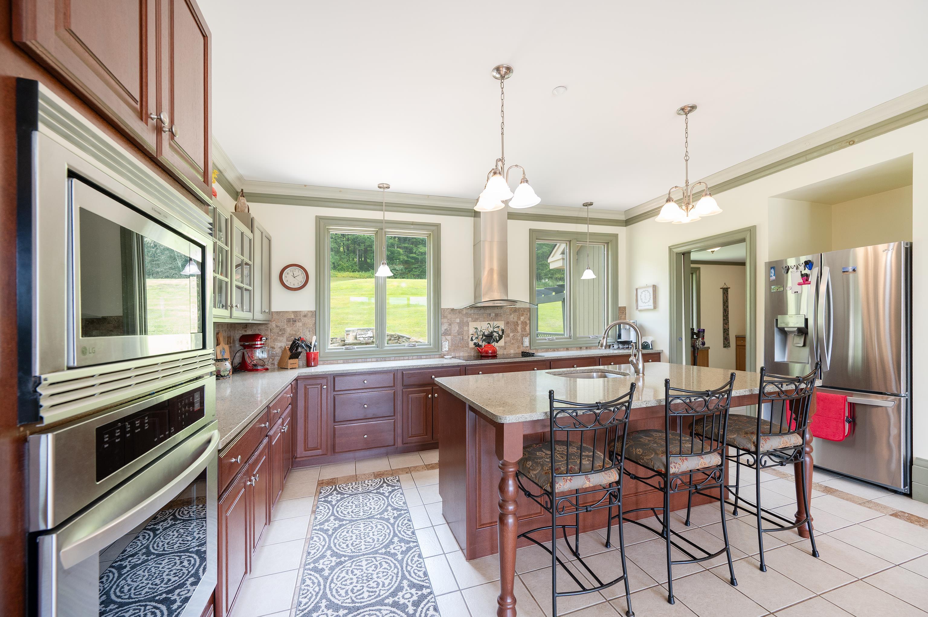 411 Wood Road Hartford, VT 05059 - Photo 11 of 60