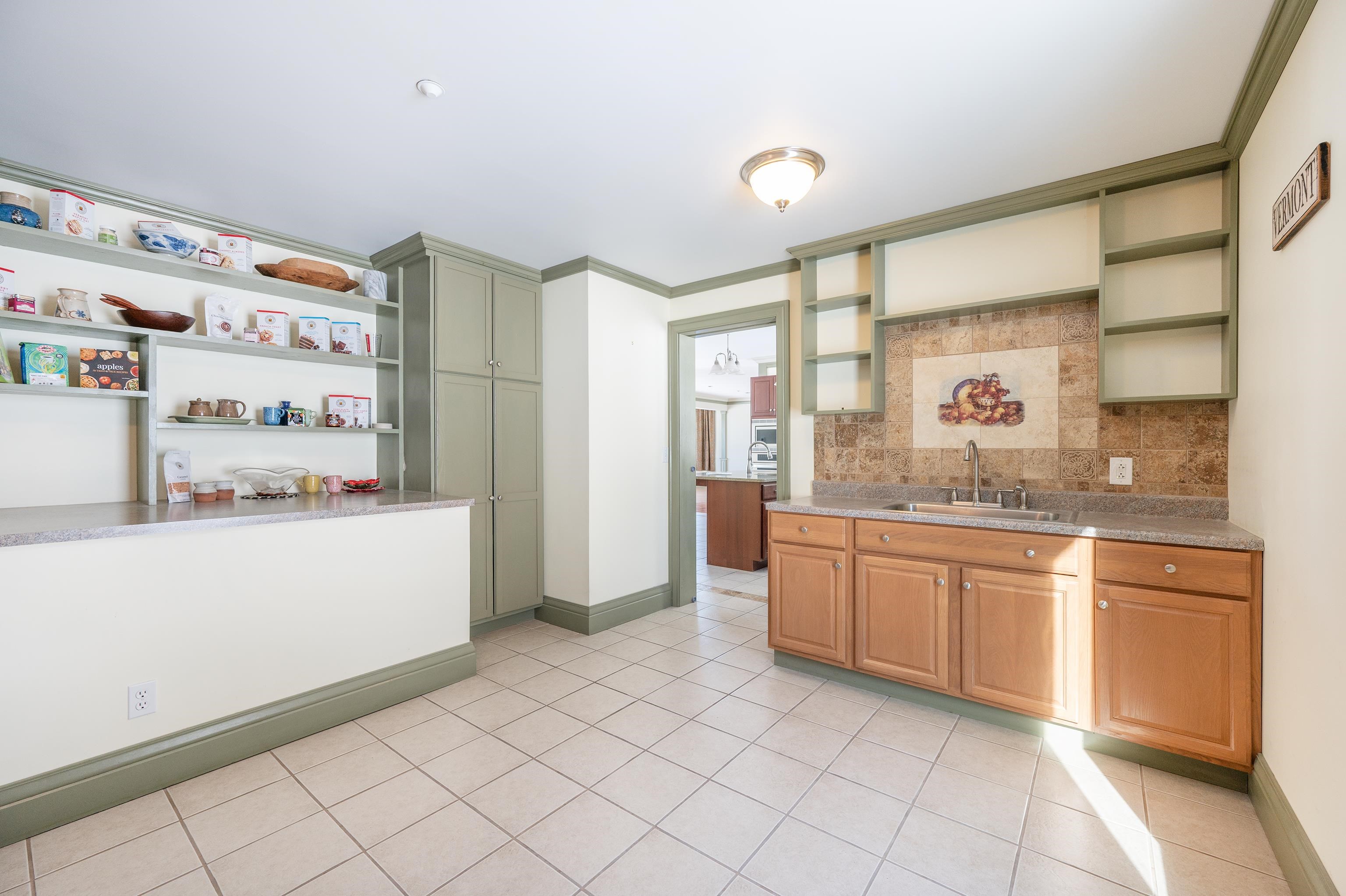 411 Wood Road Hartford, VT 05059 - Photo 12 of 60