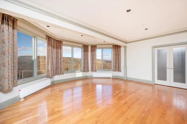 $1,425,000 | 411 Wood Road, Hartford, VT 05059