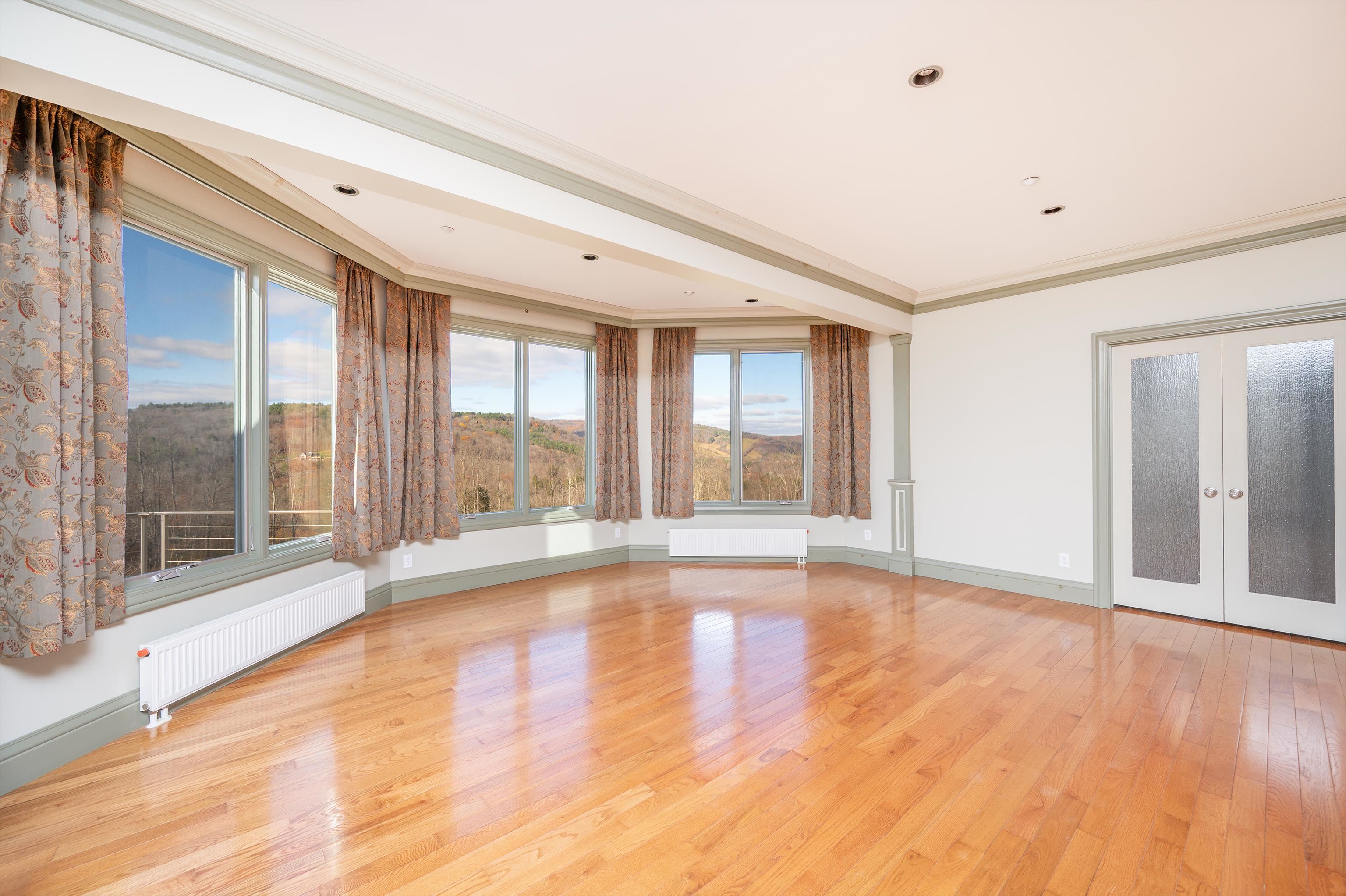 411 Wood Road Hartford, VT 05059 - Photo 18 of 60