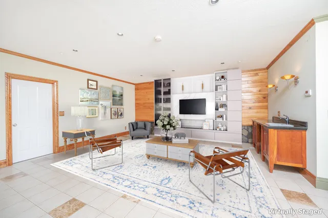 $1,425,000 | 411 Wood Road, Hartford, VT 05059