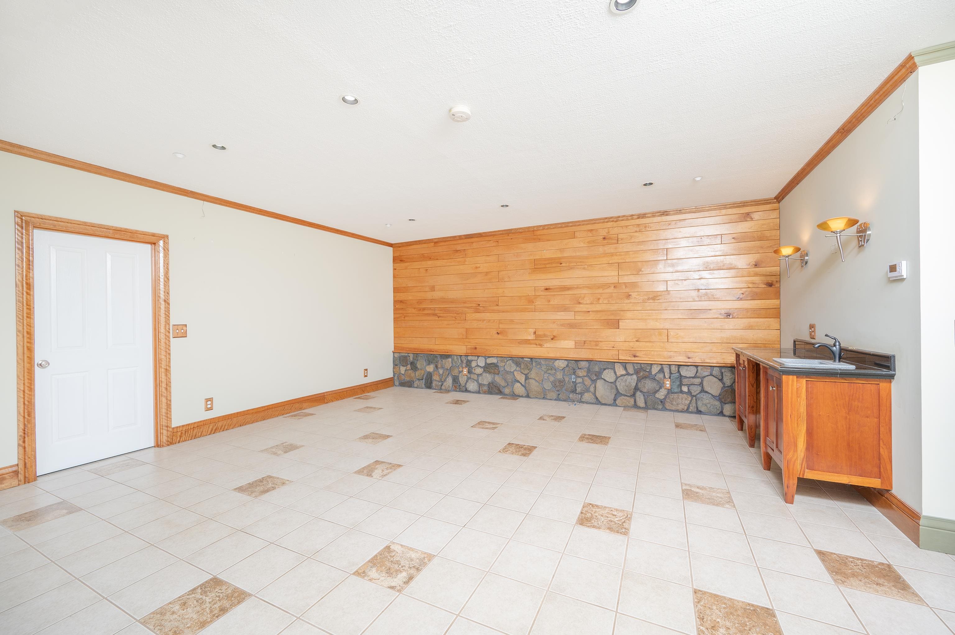 411 Wood Road Hartford, VT 05059 - Photo 36 of 60