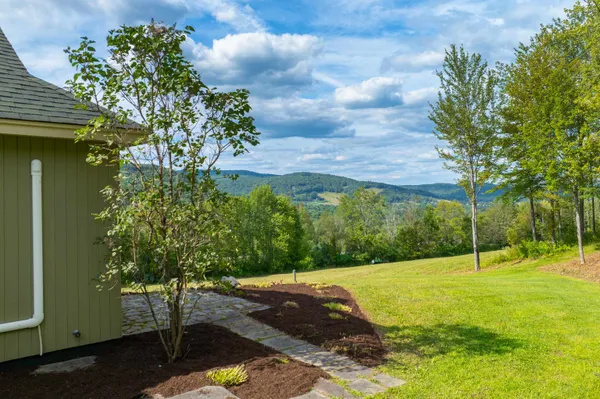 $1,425,000 | 411 Wood Road, Hartford, VT 05059
