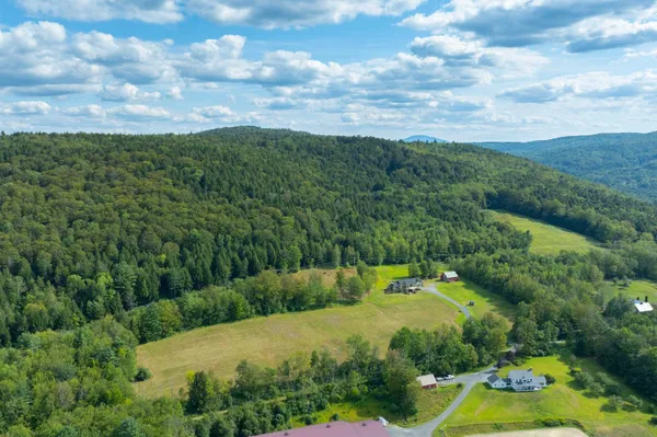 $1,425,000 | 411 Wood Road, Hartford, VT 05059