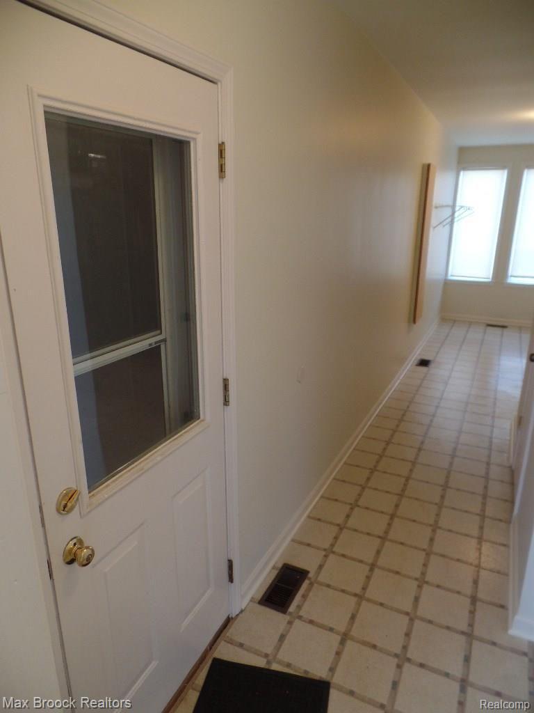 4026 Nearbrook Road Bloomfield Hills, MI 48302 - Photo 41 of 52 005.jpg