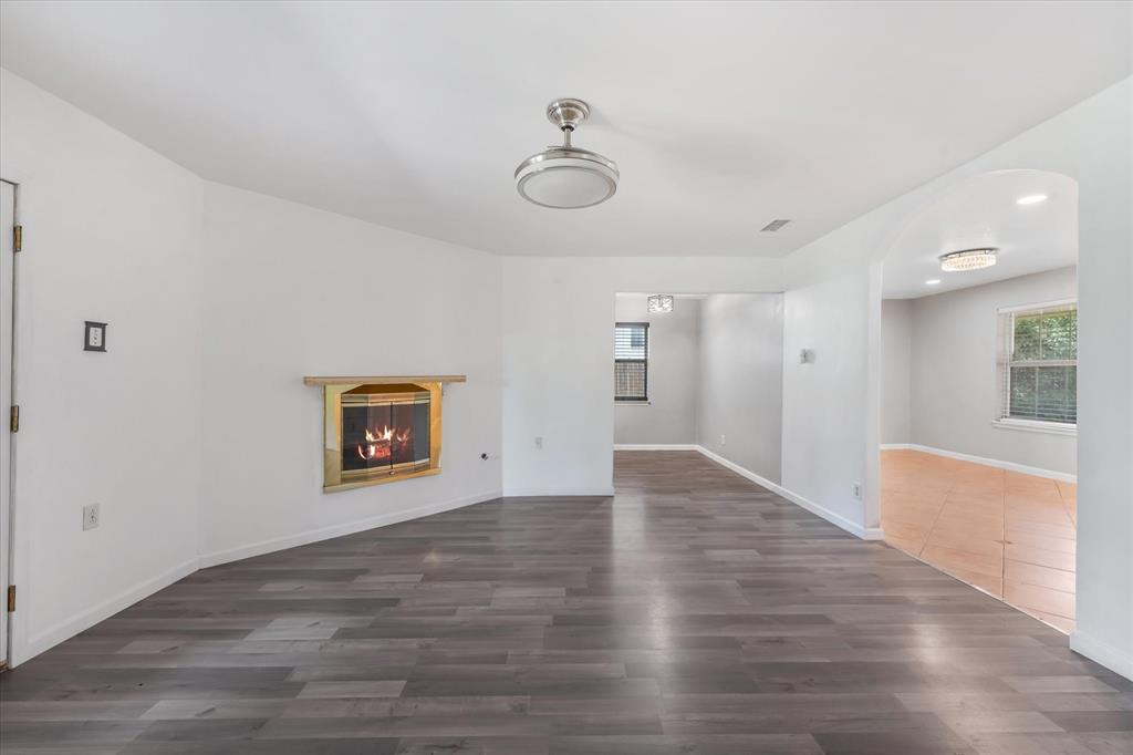 4014 West Rochelle Road Irving, TX 75062 - Photo 5 of 19