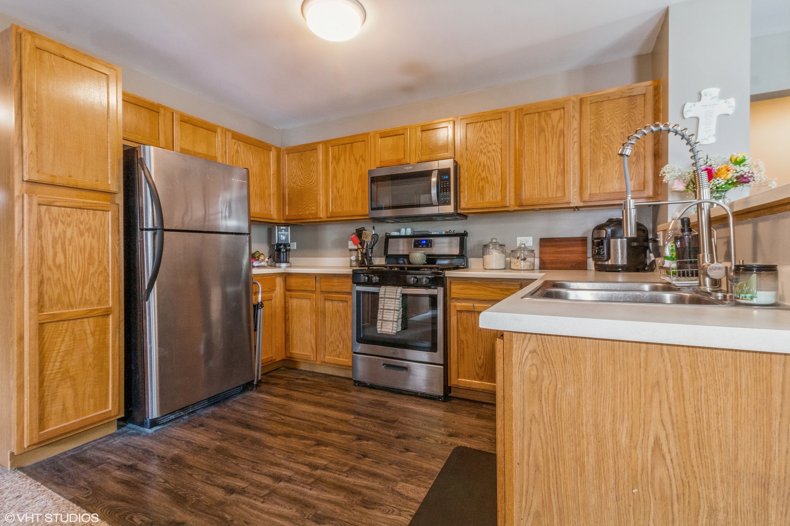 2029 Frantum Road, Unit 2029 Sycamore, IL 60178 - Photo 6 of 18 a kitchen with granite countertop a refrigerator stove and sink