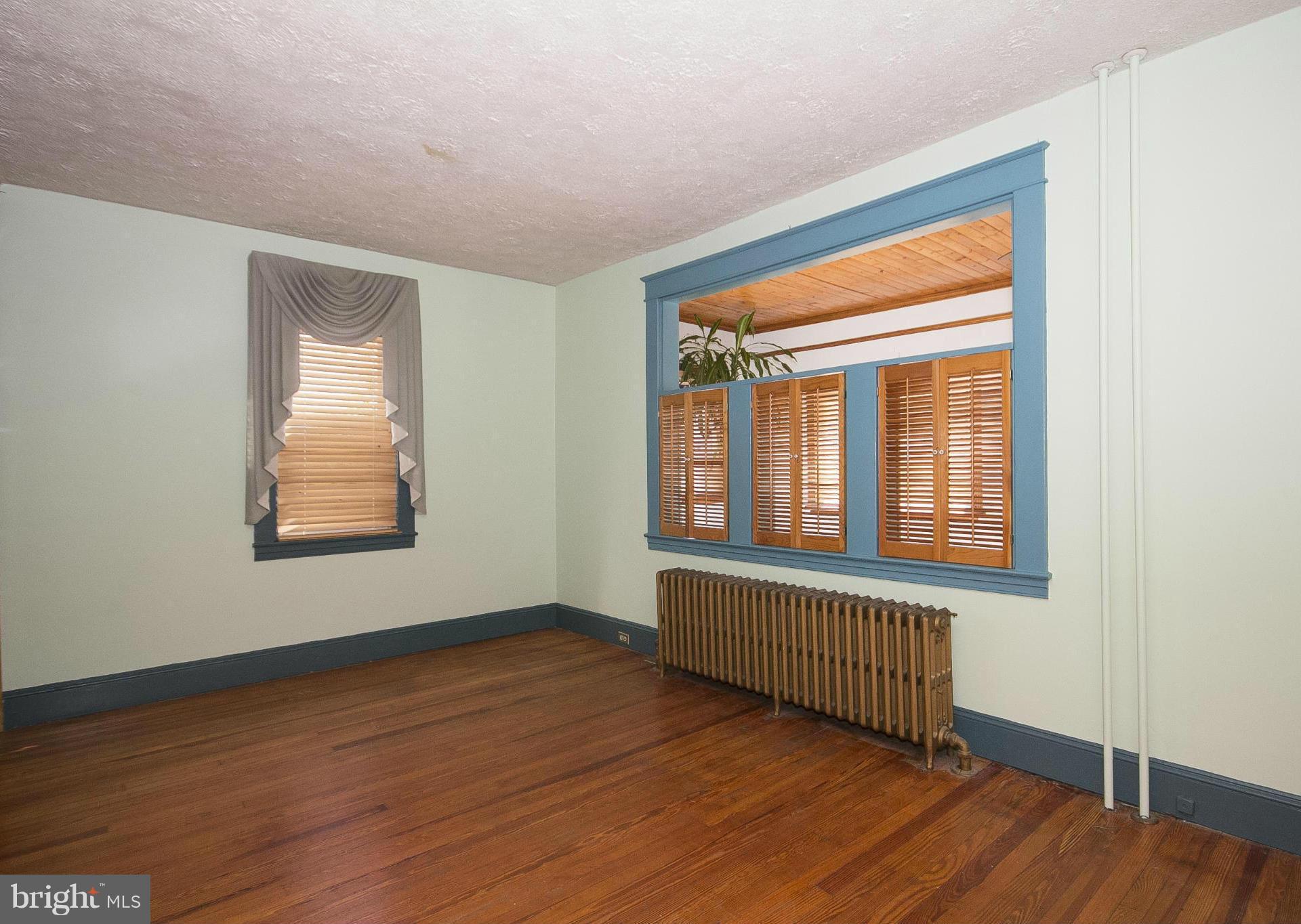 3208 Rueckert Avenue Baltimore, MD 21214 - Photo 5 of 30 Living Room