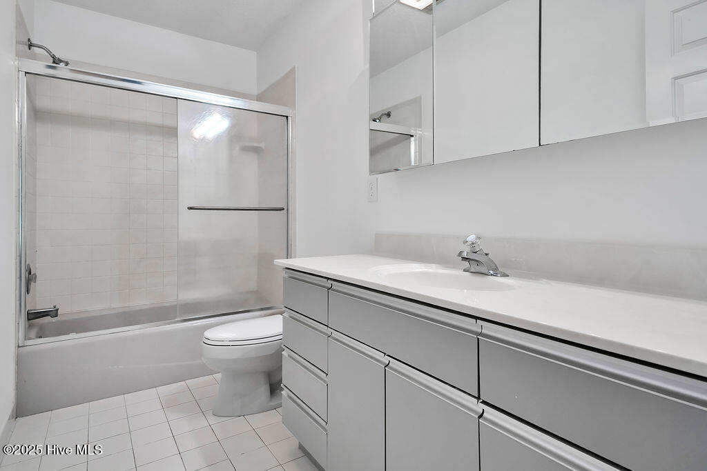 116 Olde Point Road Hampstead, NC 28443 - Photo 23 of 34 Bathroom 2