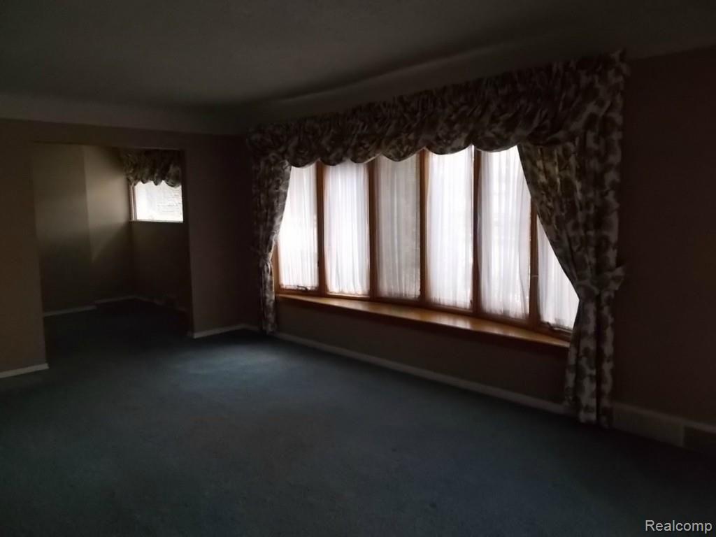 2325 Middlefield Road Trenton, MI 48183 - Photo 3 of 7 2325 Middlefield bay window.jpg