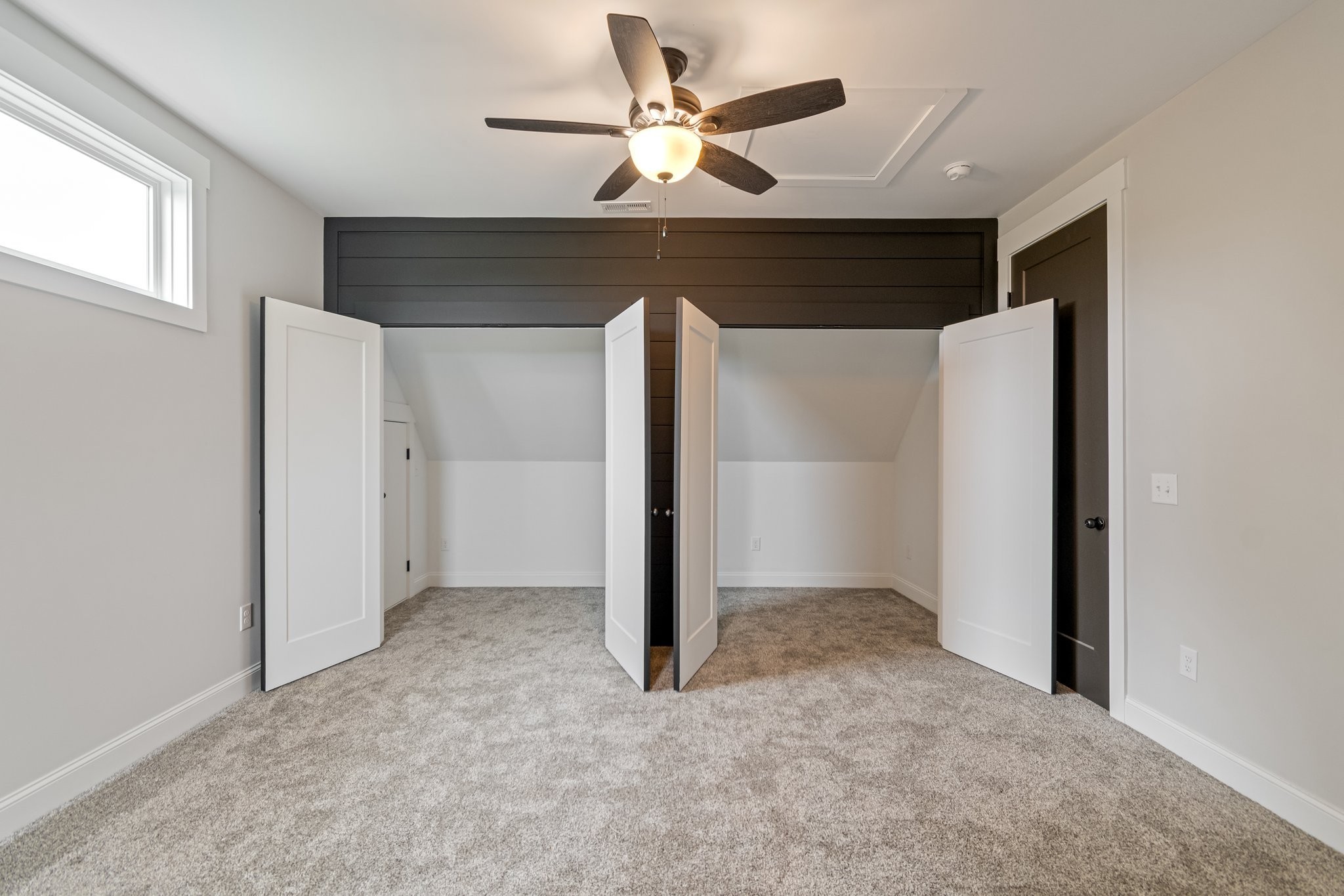 2675 Monte Murrey Road Lewisburg, TN 37091 - Photo 44 of 61 an empty room with windows and fan