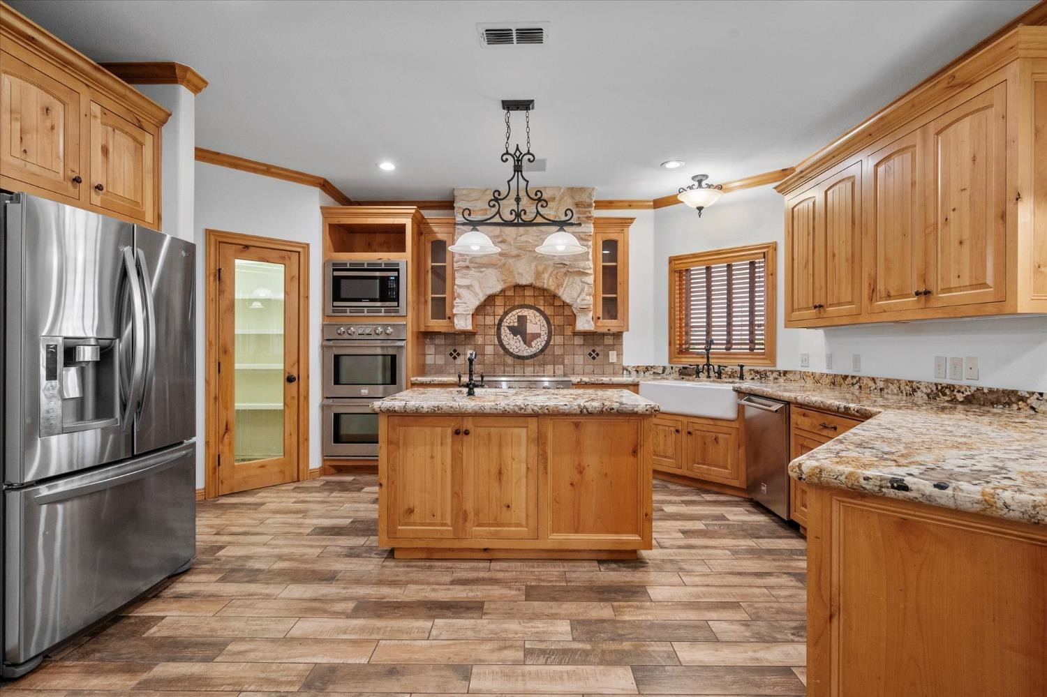 1010 Willow Road Lubbock, TX 79424 - Photo 11 of 47 Kitchen