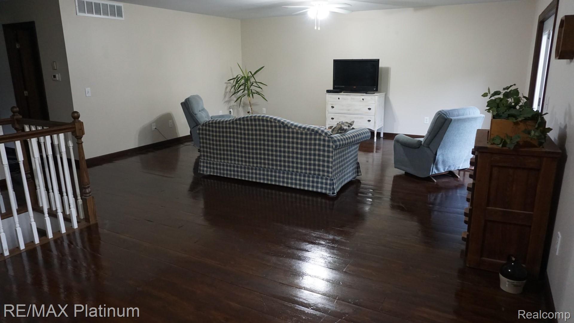 8284 Turner Road Fenton, MI 48430 - Photo 16 of 23 16.JPG