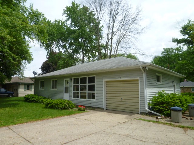 916 North Greene Road Goshen, IN 46526 - Photo 1 of 18 Gallery Image 1