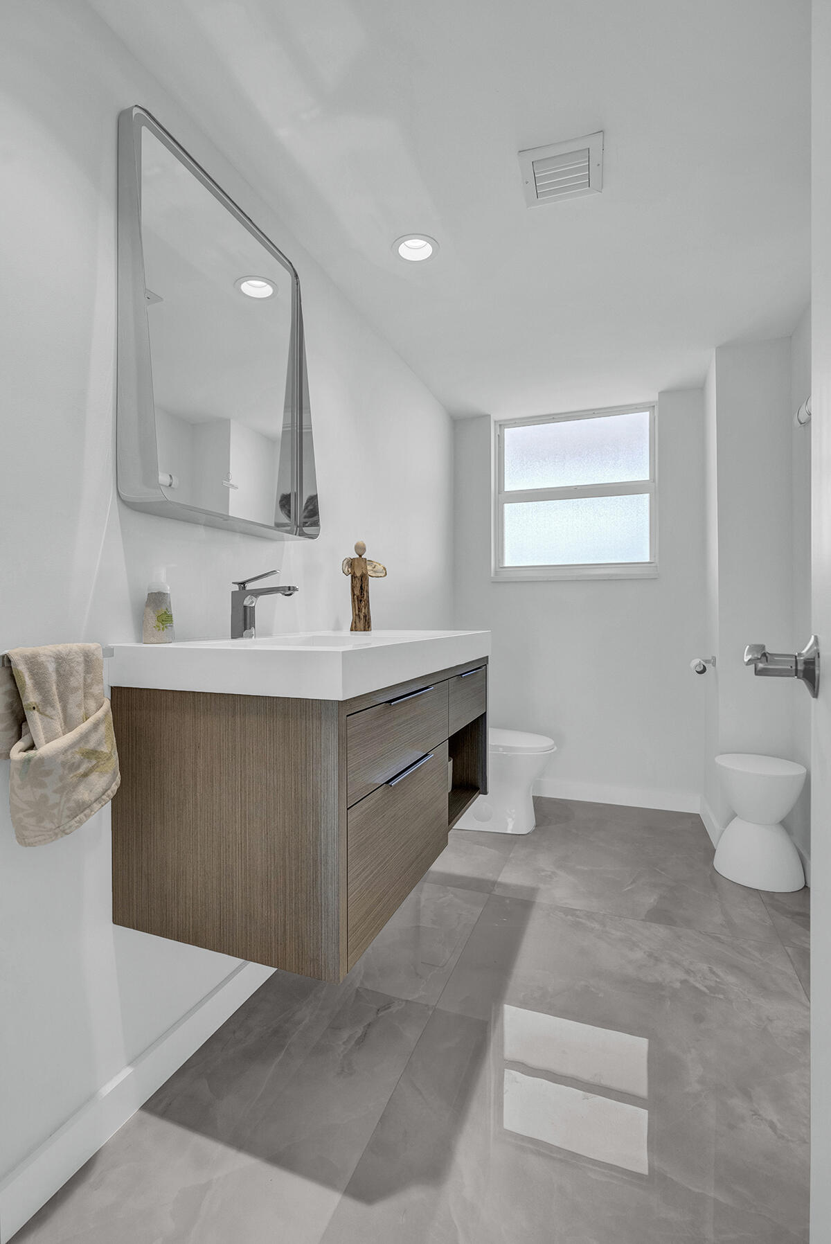 201 North Riverside Drive, Unit 802 Pompano Beach, FL 33062 - Photo 26 of 51 DSC08927