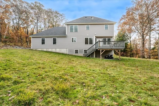 a view of a house with a yard