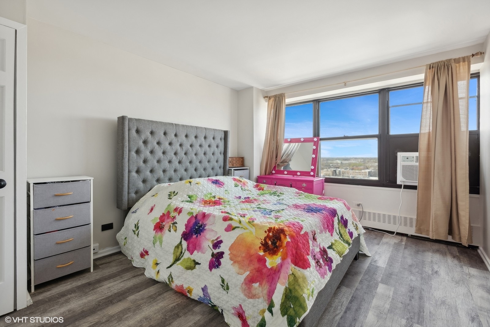 6030 North Sheridan Road, Unit 1403 Chicago, IL 60660 - Photo 8 of 10 a bedroom with a bed and a window