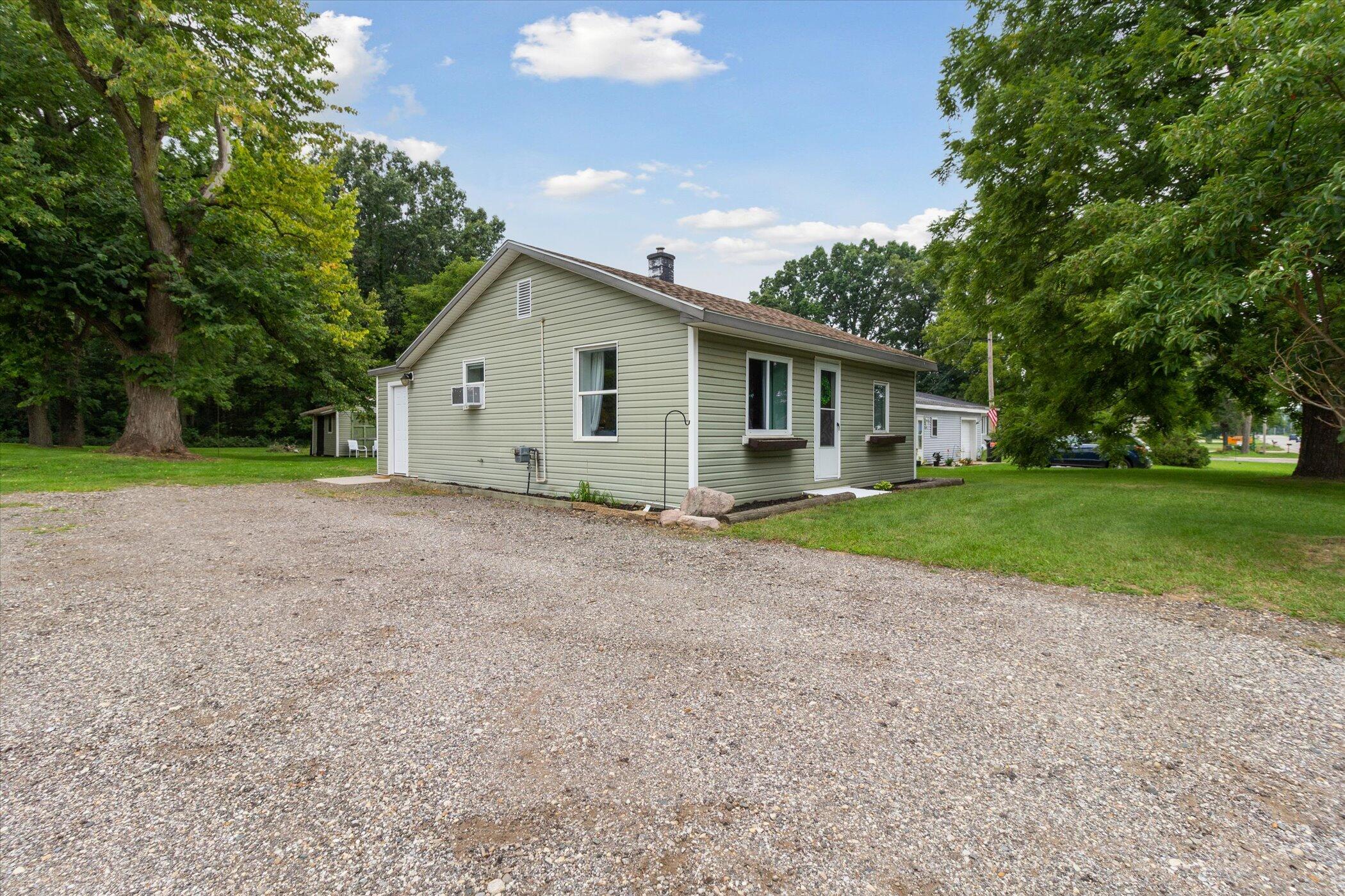 2654 Patterson Road Wayland, MI 49348 - Photo 1 of 39 Front Driveway