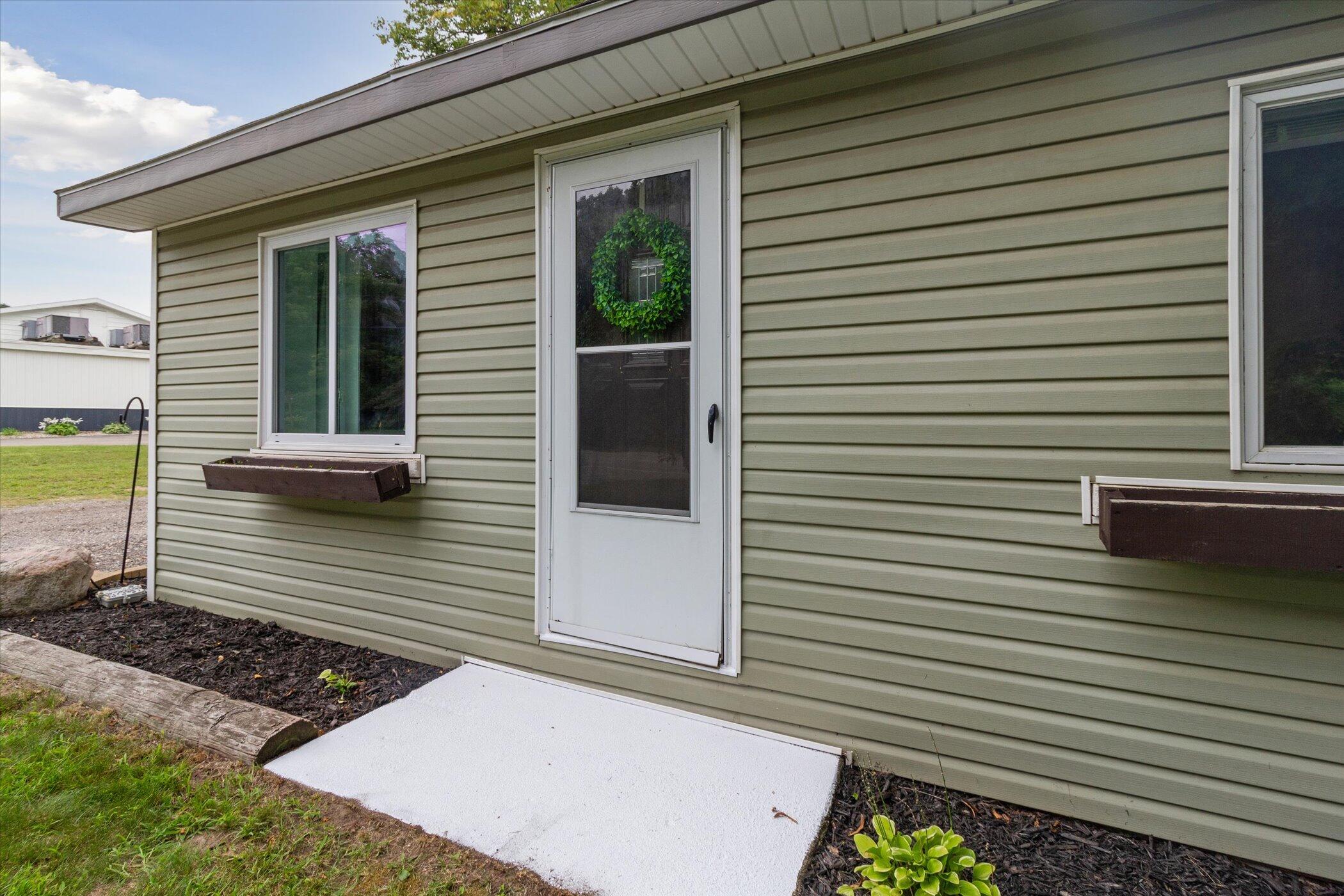 2654 Patterson Road Wayland, MI 49348 - Photo 4 of 39 Front Entry