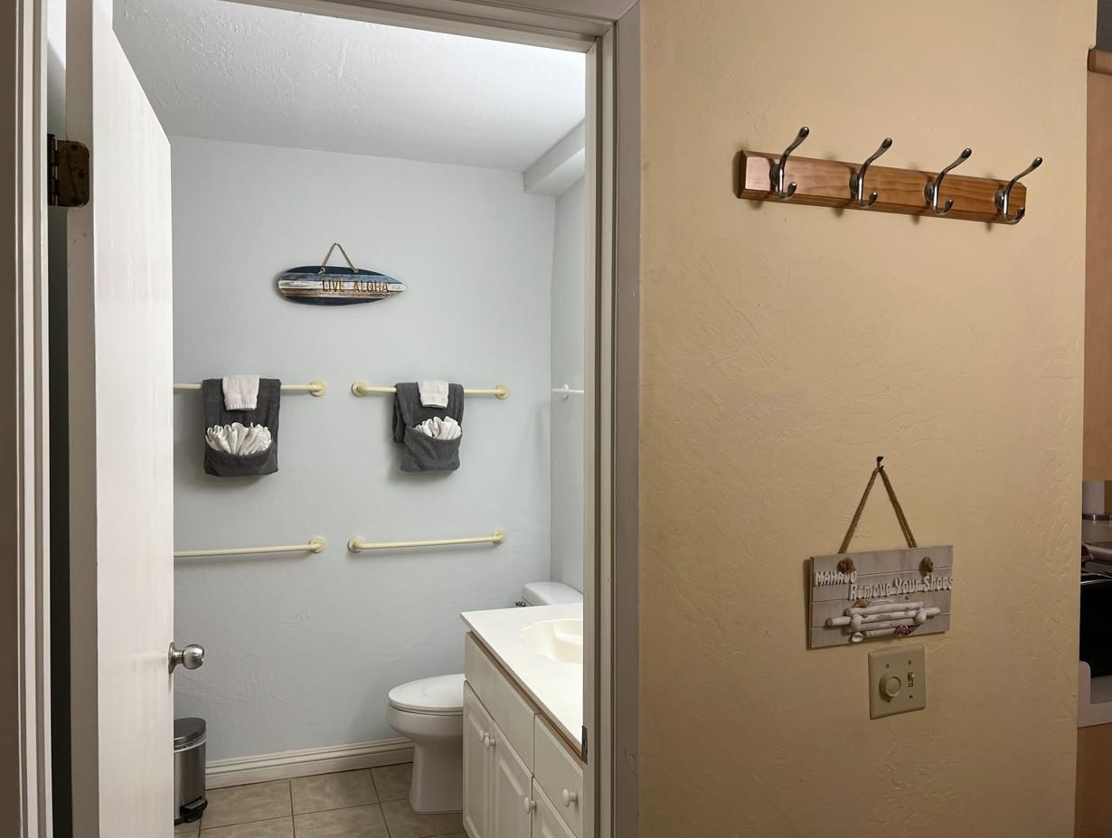 2737 South Kihei Road, Unit 336 Kihei, HI 96753 - Photo 16 of 38 a bathroom with a toilet and a sink