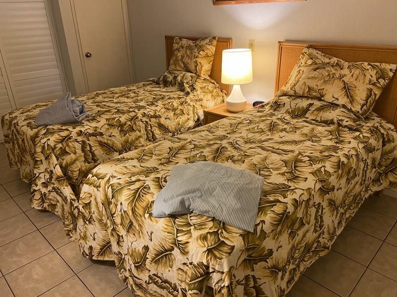 2737 South Kihei Road, Unit 336 Kihei, HI 96753 - Photo 17 of 38 a bedroom with a bed and window