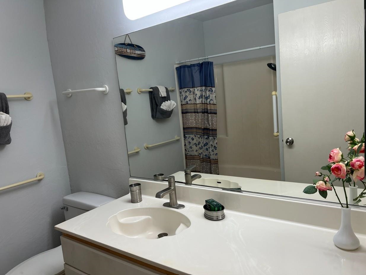 2737 South Kihei Road, Unit 336 Kihei, HI 96753 - Photo 19 of 38 a bathroom with a sink and a mirror