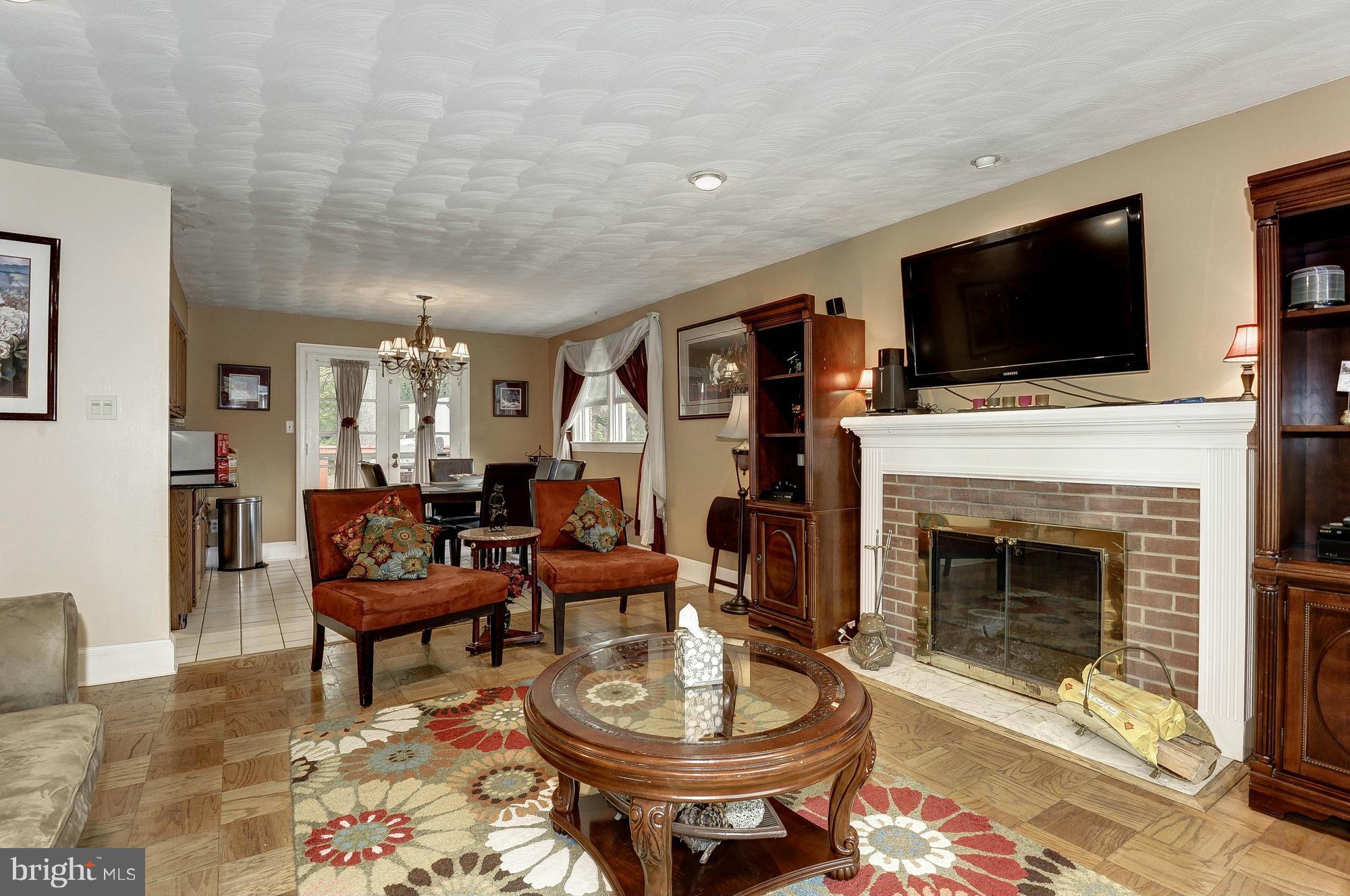 7606 Hogarth Street Springfield, VA 22151 - Photo 12 of 30 Living Room