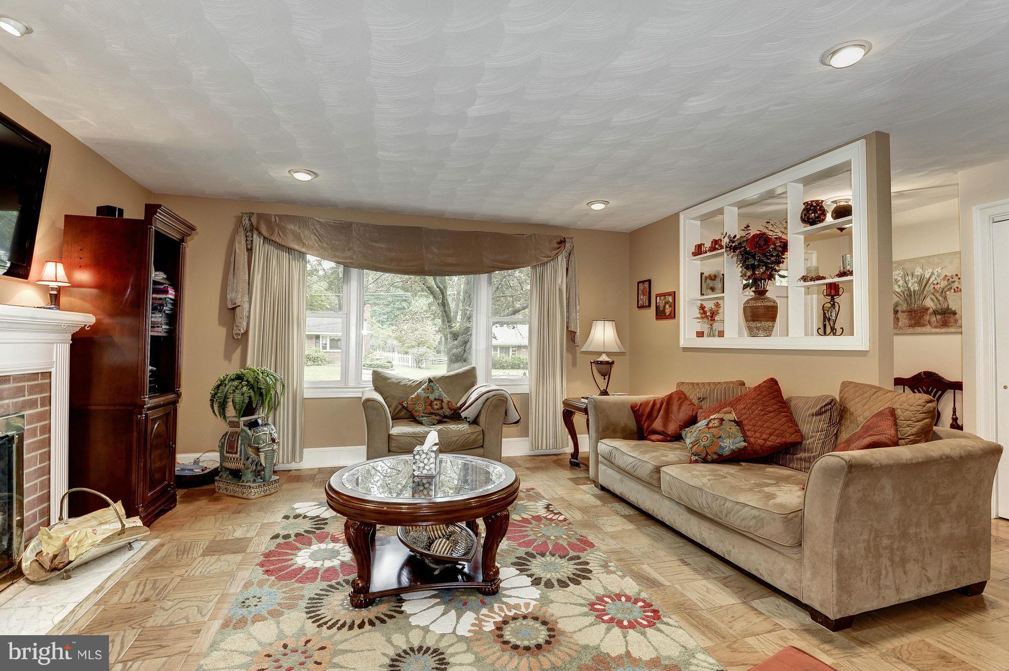 7606 Hogarth Street Springfield, VA 22151 - Photo 14 of 30 Living Room