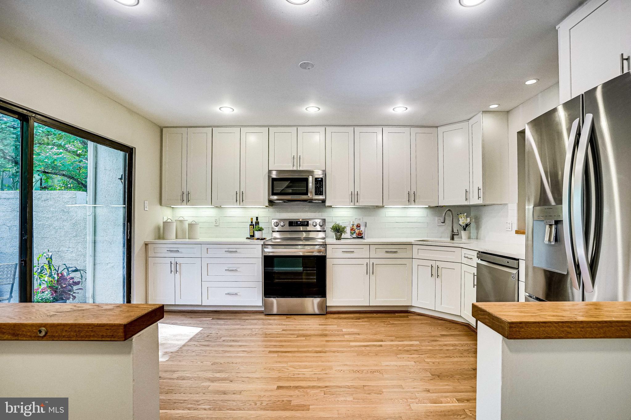11624 Newbridge Court Reston, VA 20191 - Photo 5 of 60
