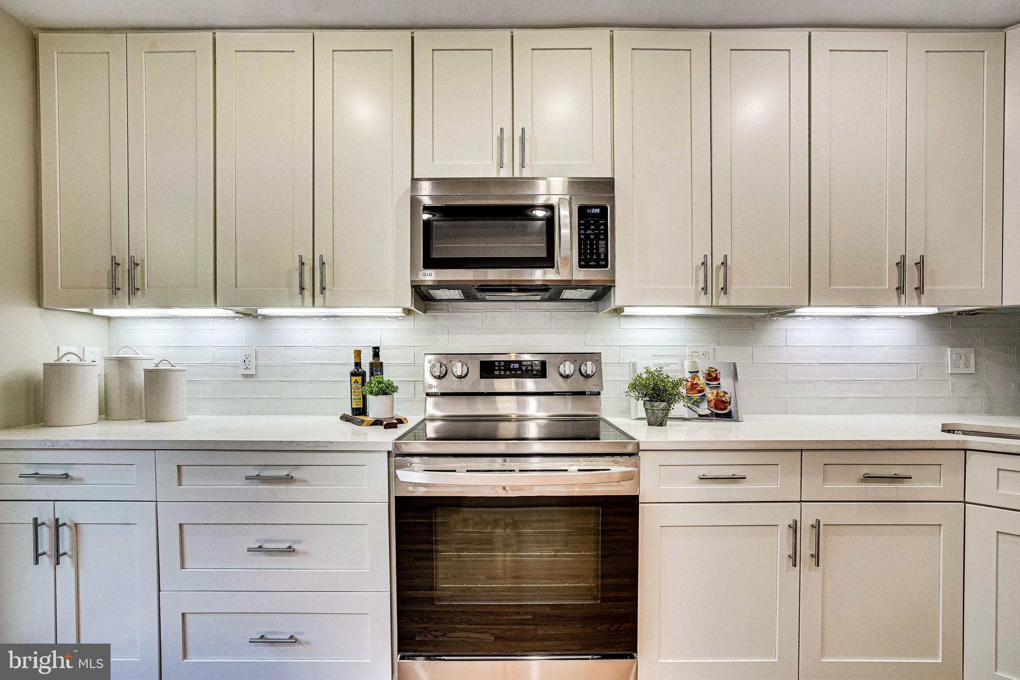 11624 Newbridge Court Reston, VA 20191 - Photo 6 of 60