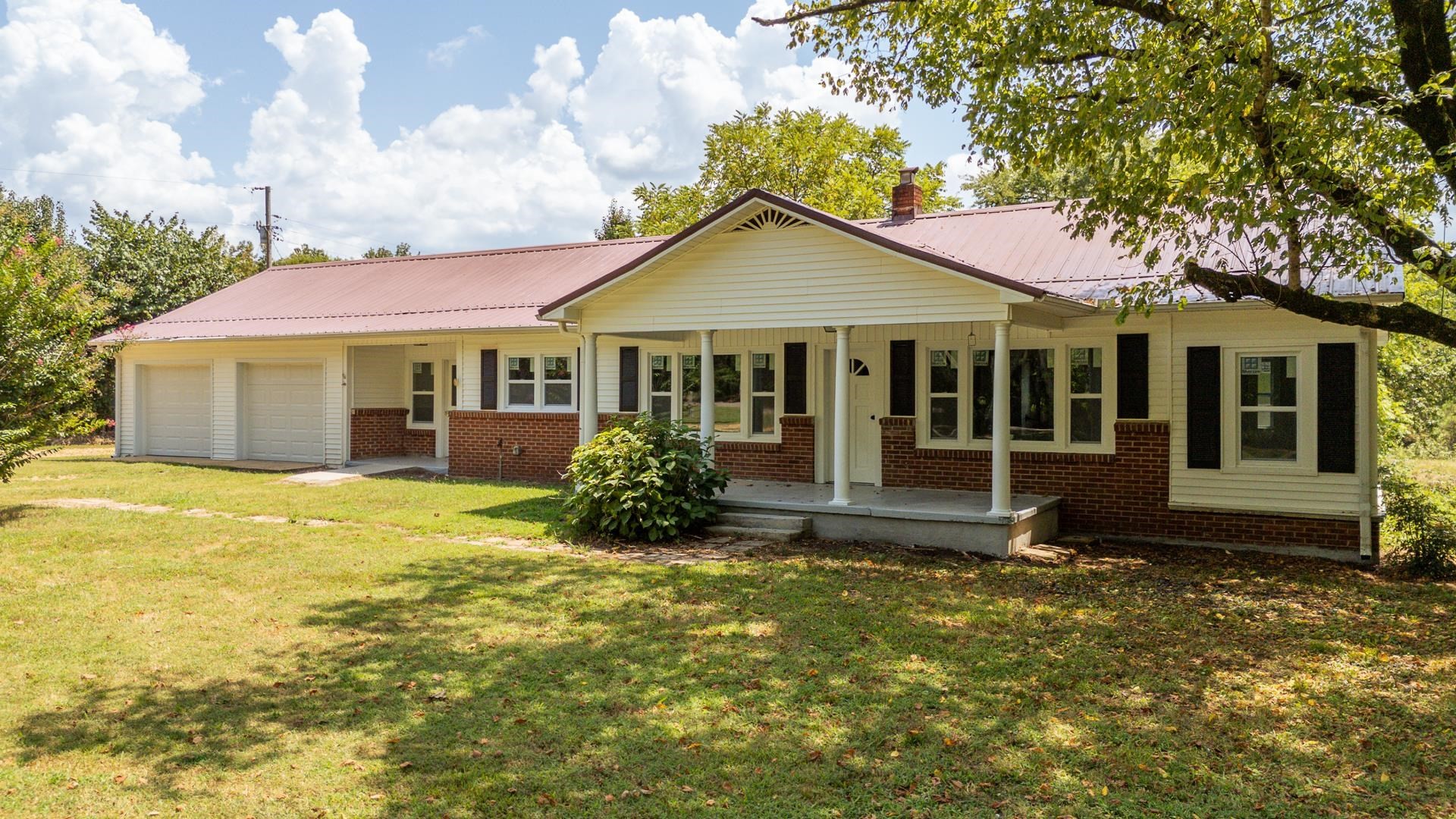 6800 Glendale Road Morris Chapel, TN 38361 - Photo 1 of 36 a front view of a house with a garden