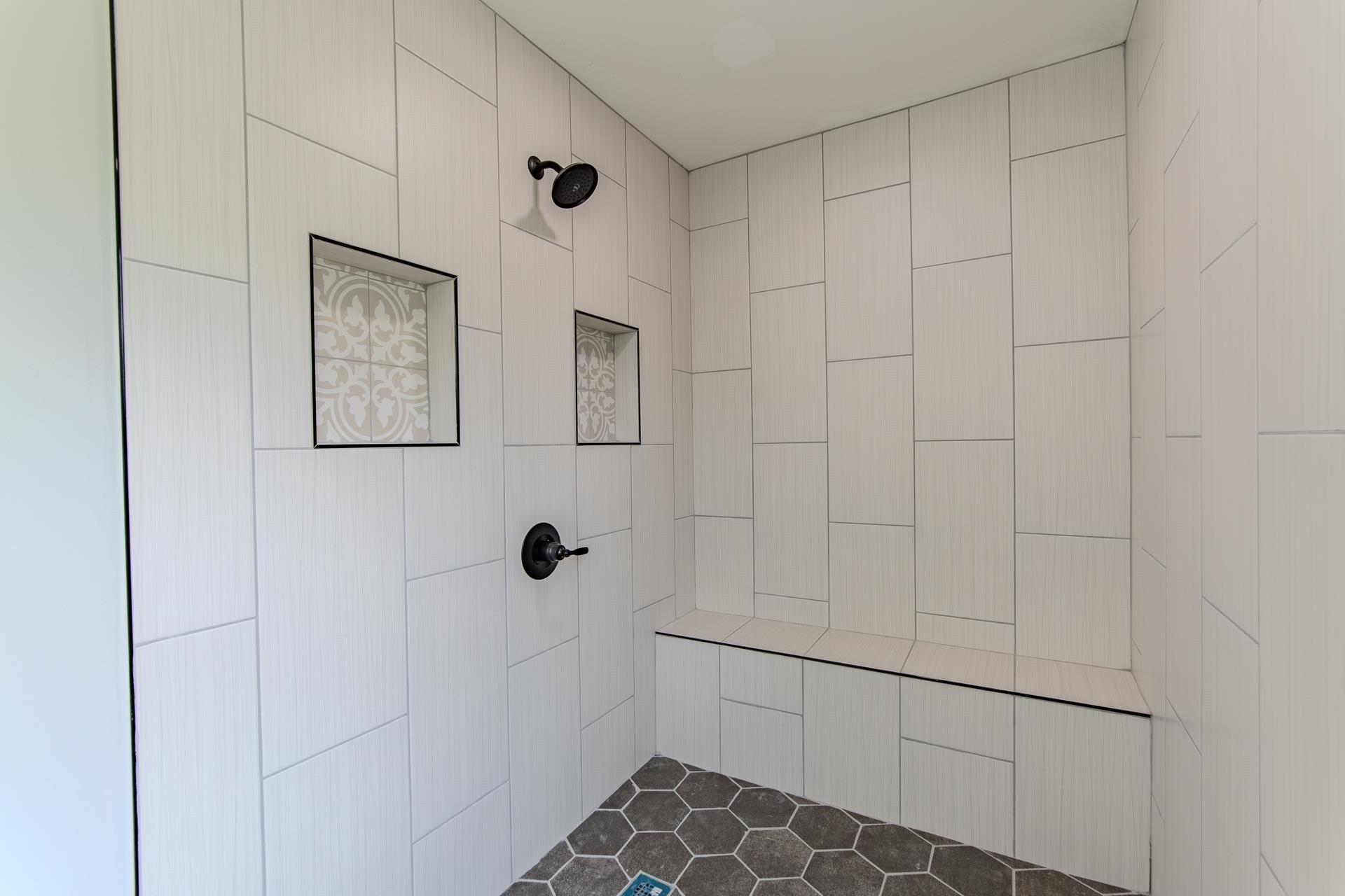 6800 Glendale Road Morris Chapel, TN 38361 - Photo 15 of 36 a bathroom with a bathtub