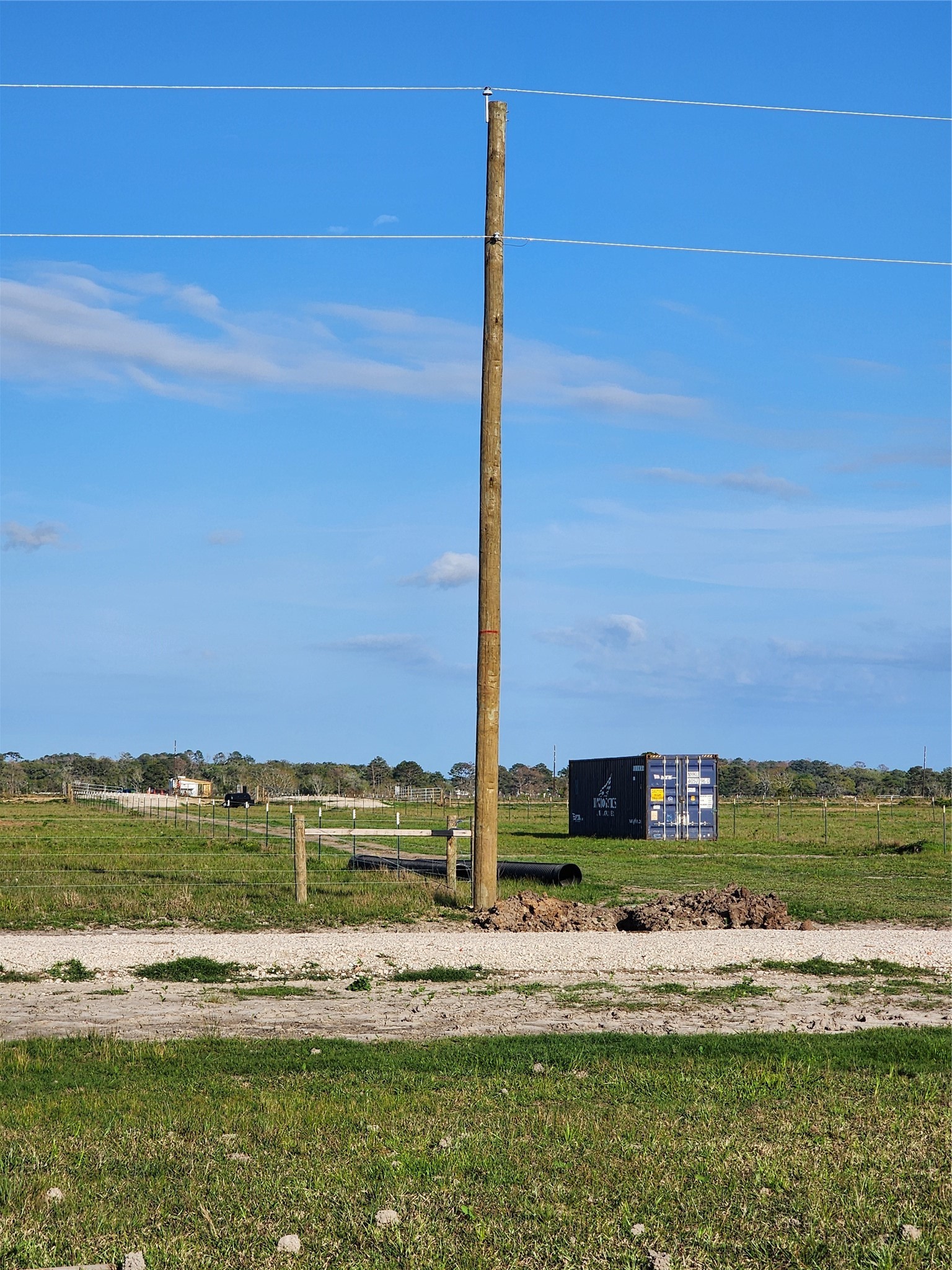 6620 Eagle Road Anahuac, TX 77514 - Photo 6 of 6 a view of a ocean with a building