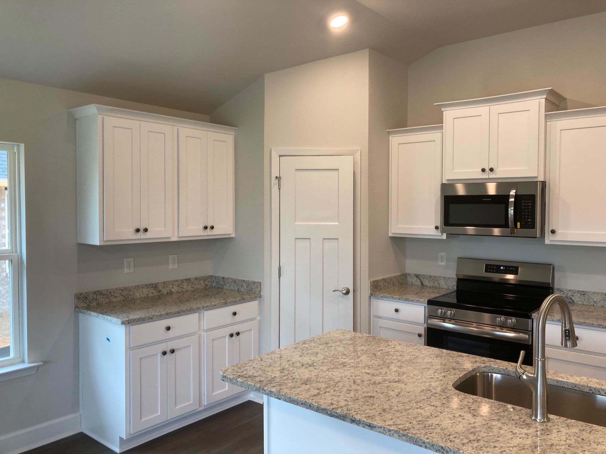 653 Revere Street Foley, AL 36535 - Photo 12 of 22 Kitchen