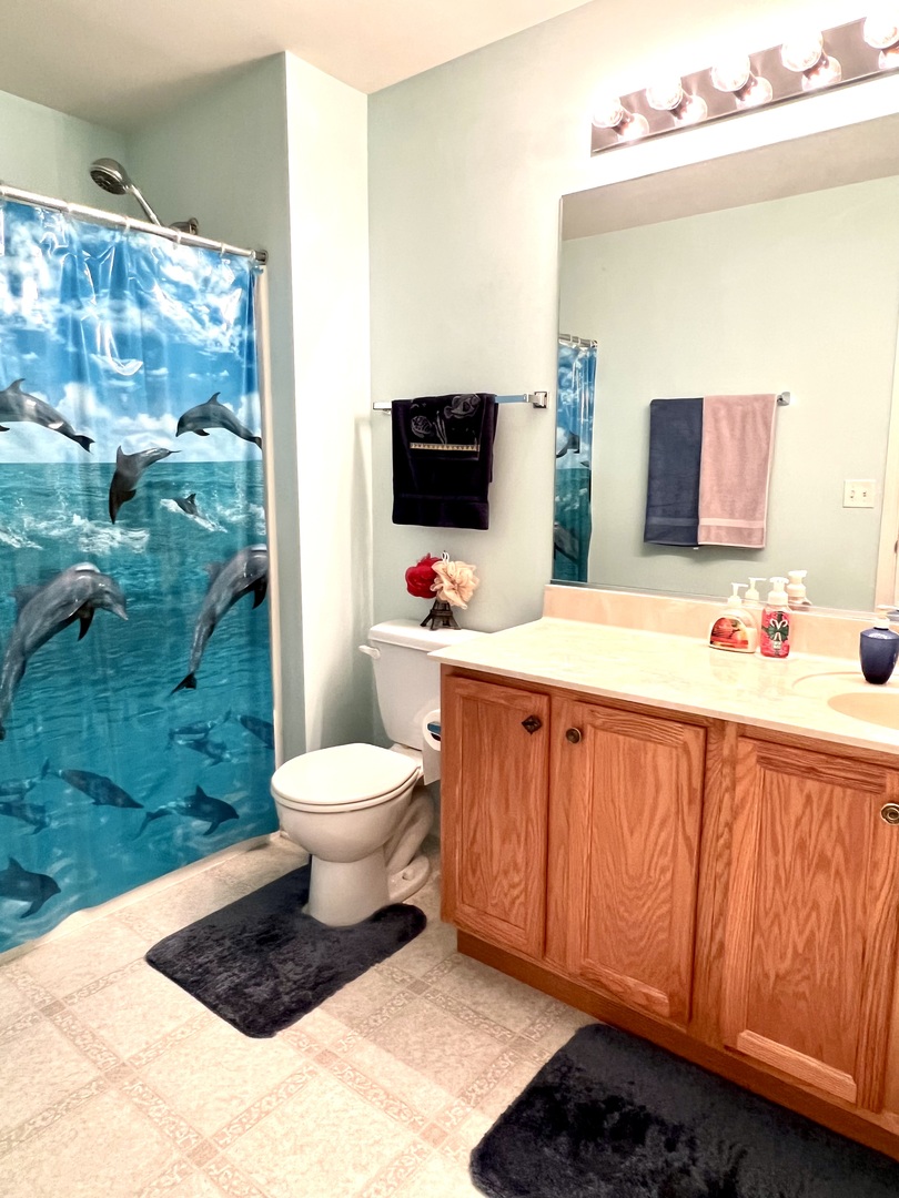 1800 Fulton Lane Sycamore, IL 60178 - Photo 27 of 48 a bathroom with a toilet sink and mirror