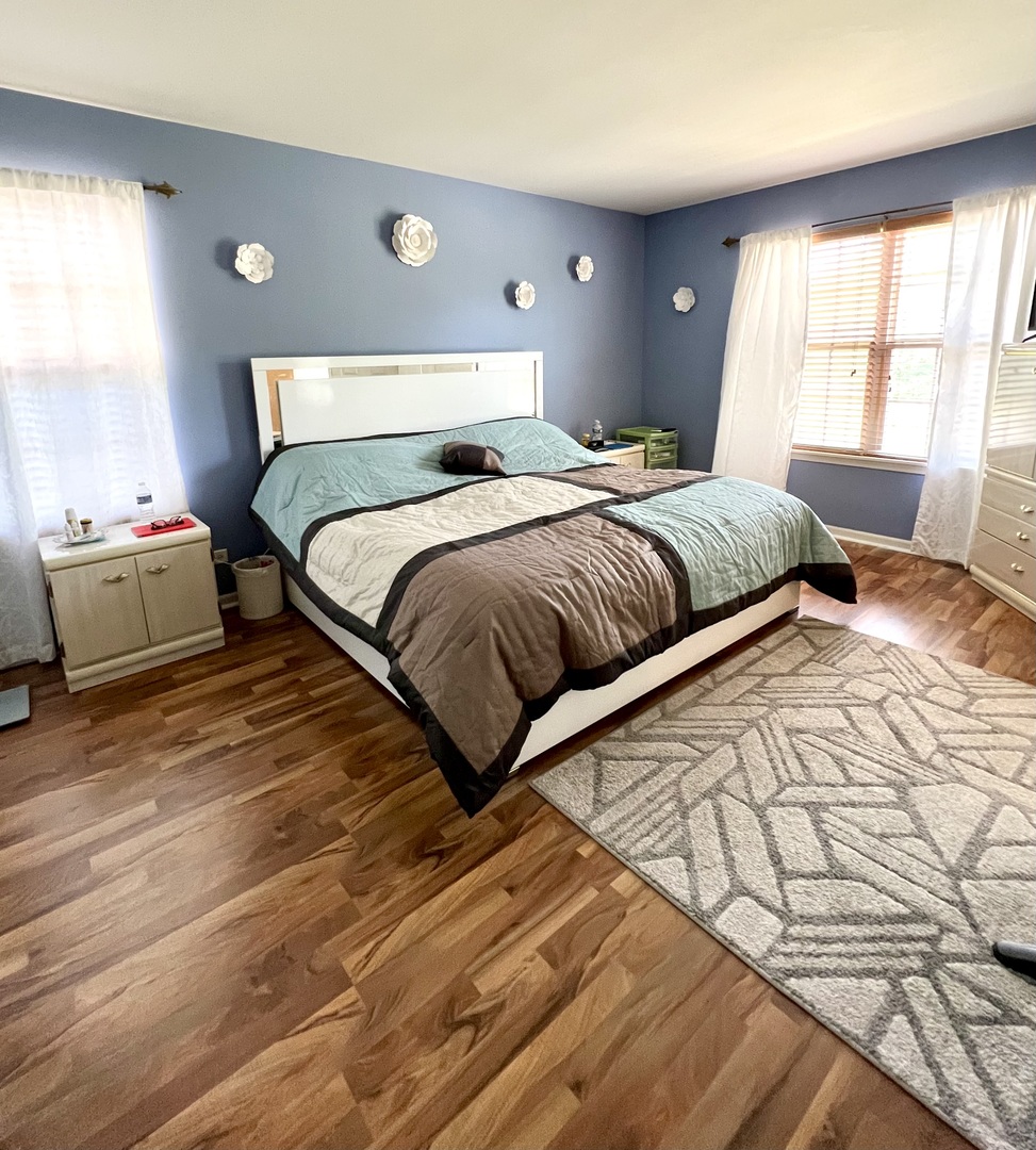 1800 Fulton Lane Sycamore, IL 60178 - Photo 29 of 48 a bedroom with a large bed and a large window