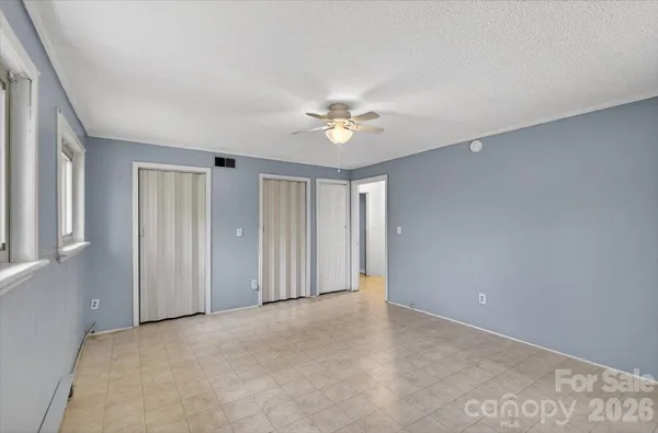 a view of an empty room with a ceiling fan