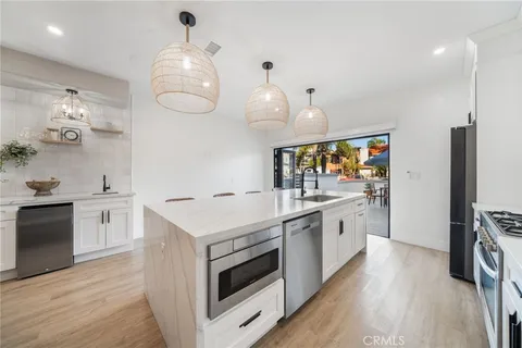 $2,795,000 | 511 9th Street, Huntington Beach, CA 92648
