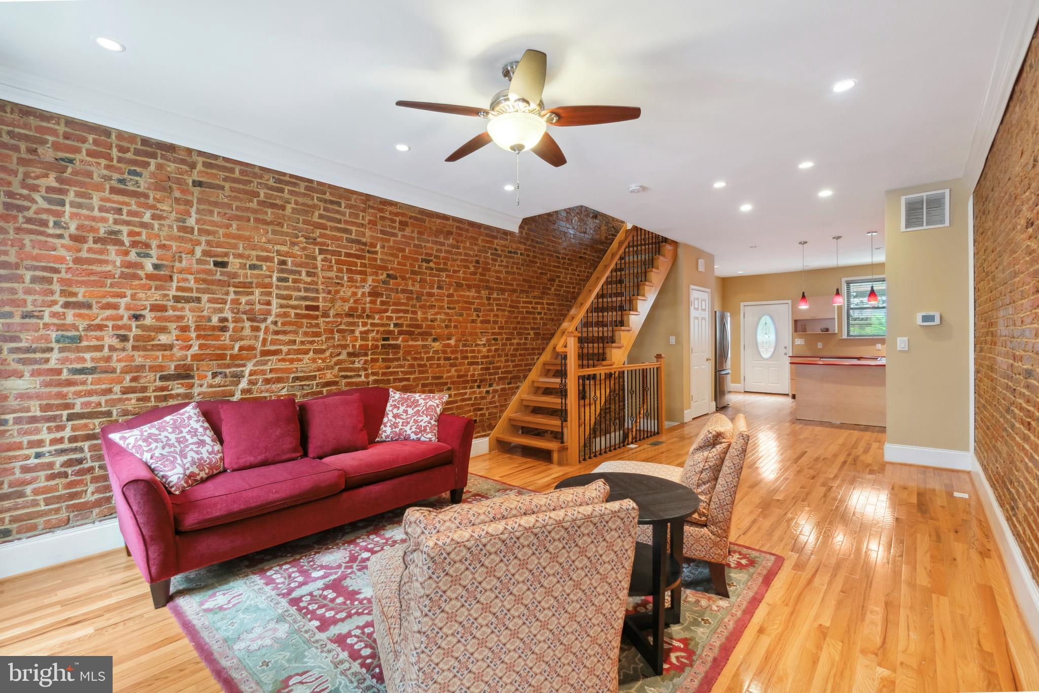 240 South Exeter Street Baltimore, MD 21202 - Photo 5 of 41 Living Room