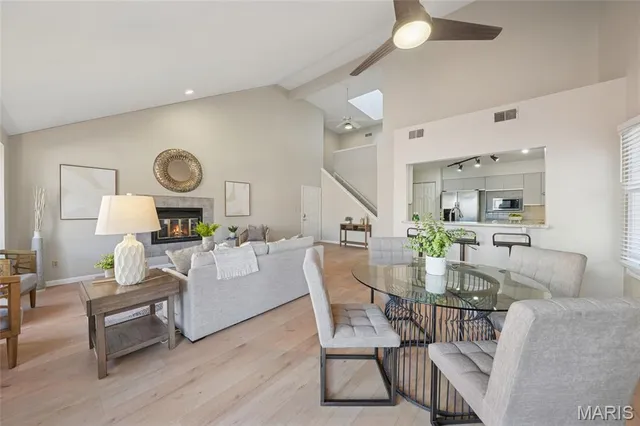 $359,000 | 4454 Lindell Boulevard, Unit 32, St. Louis, MO 63108