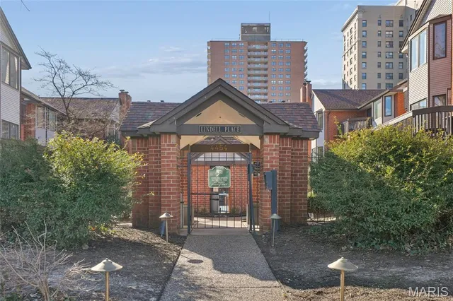 $359,000 | 4454 Lindell Boulevard, Unit 32, St. Louis, MO 63108