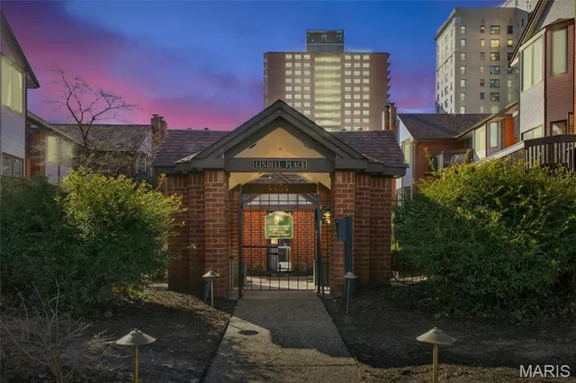 $359,000 | 4454 Lindell Boulevard, Unit 32, St. Louis, MO 63108