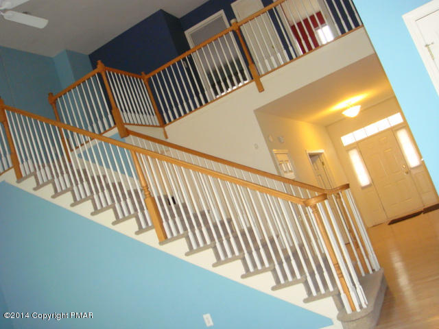 177 Kirkham Road Bushkill, PA 18324 - Photo 13 of 24 Stair Architecture