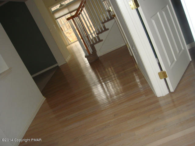 177 Kirkham Road Bushkill, PA 18324 - Photo 7 of 24 Hardwood Floors