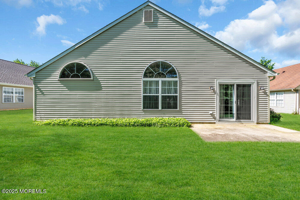 33 Meadows Lane Whiting, NJ 08759 - Photo 4 of 35 044_a7405319-1_831