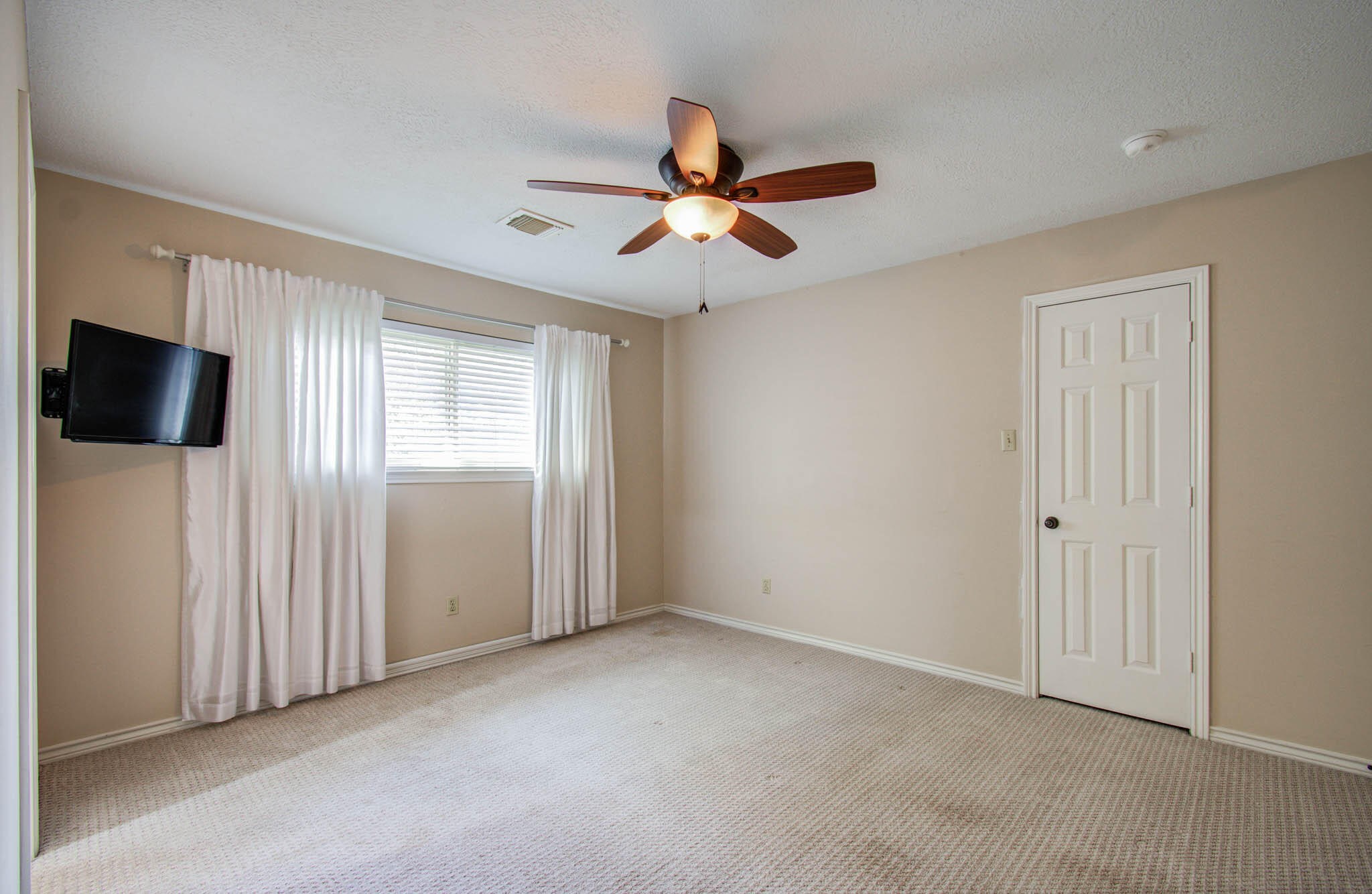 16267 Salmon Lane Spring, TX 77379 - Photo 34 of 48 a view of an empty room with a ceiling fan