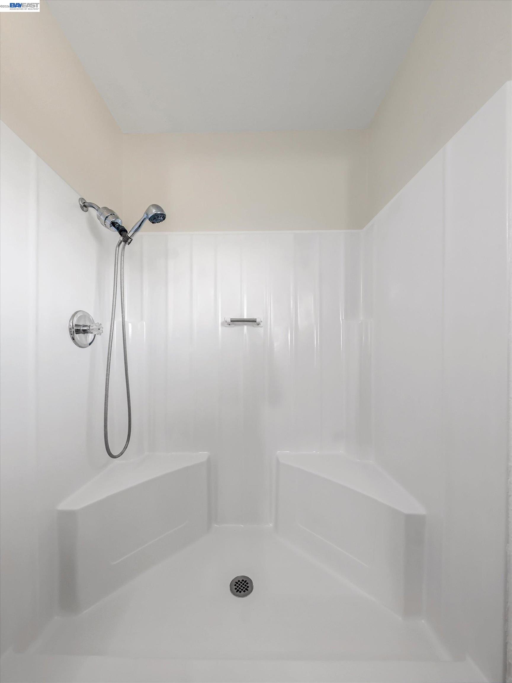 3432 Danielle Place Bay Point, CA 94565 - Photo 26 of 36 a bathroom with a bath tub