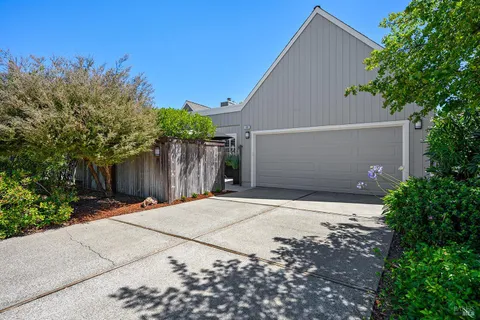 $1,295,000 | 533 Carnation Court, Sonoma, CA 95476
