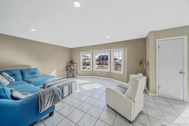 $669,900 | 3 Mt Marcy Avenue, Farmingville, NY 11738